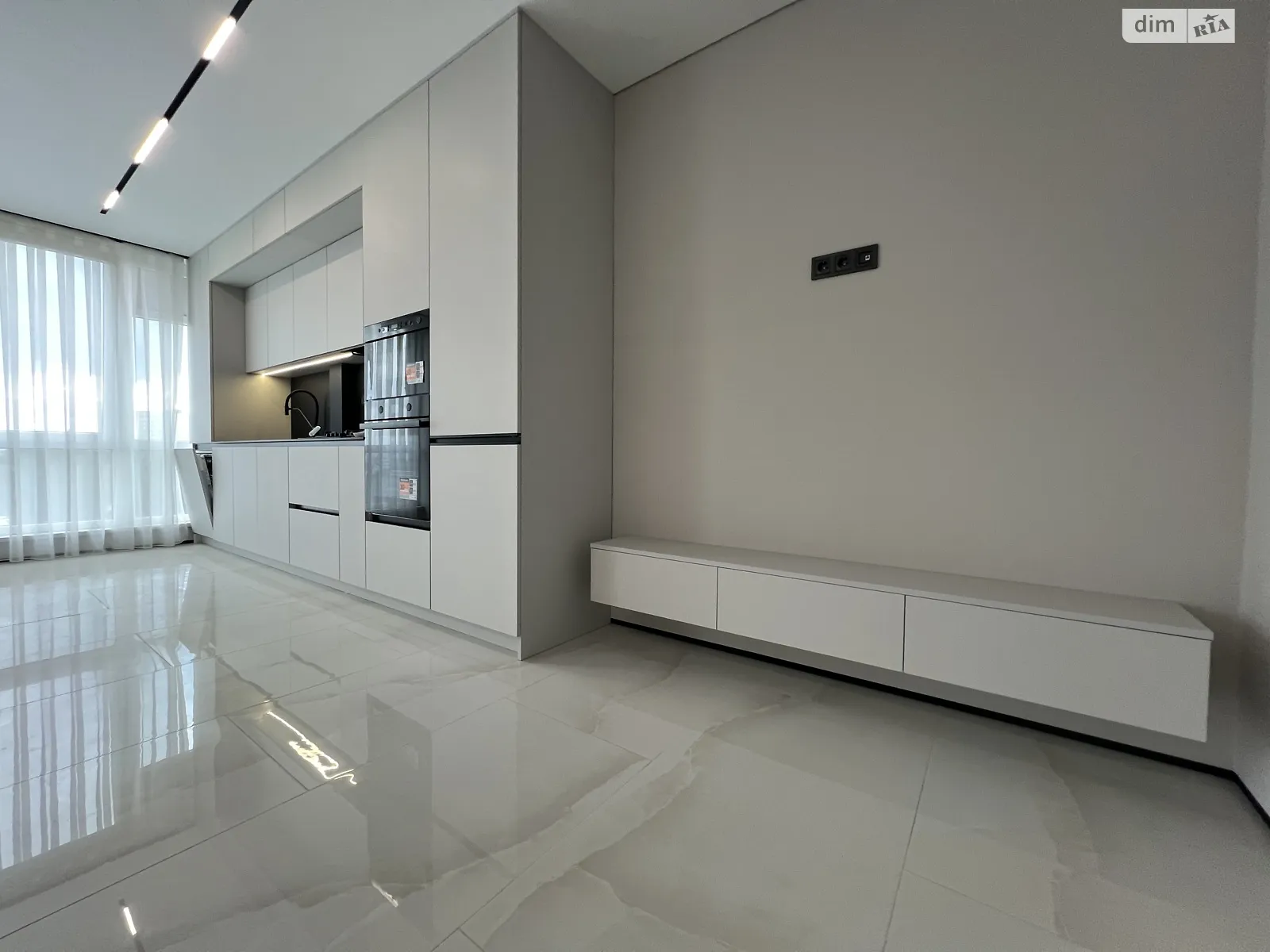 Продается 1-комнатная квартира 64 кв. м в Ивано-Франковске, ул. Химиков - фото 1