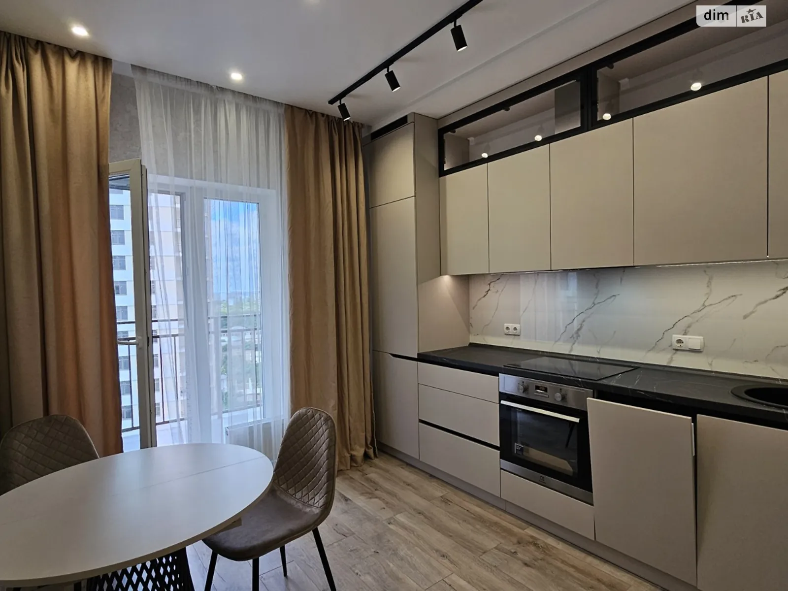 Продается 1-комнатная квартира 43 кв. м в Одессе, ул. Краснова - фото 1