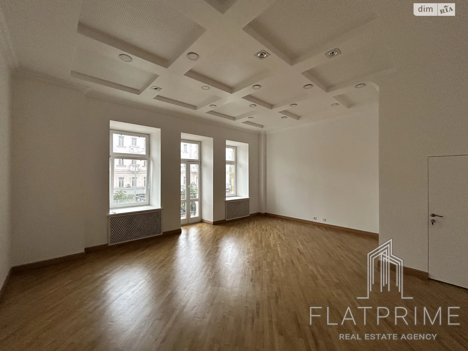 Сдается в аренду офис 180 кв. м в бизнес-центре, цена: 1900 $ - фото 1