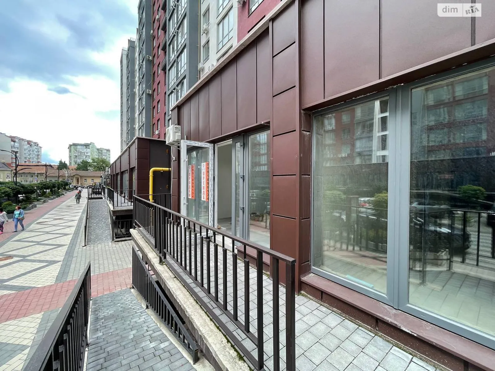 Сдается в аренду помещения свободного назначения 52.5 кв. м в 12-этажном здании, цена: 700 $ - фото 1