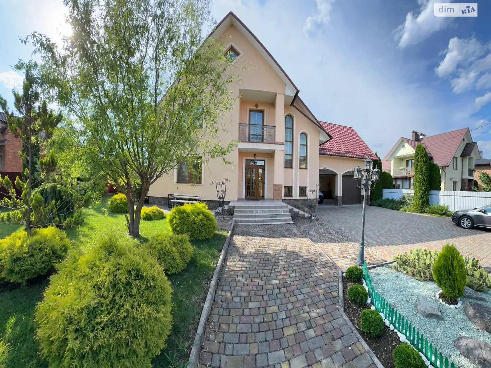 Продается дом на 2 этажа 360 кв. м с беседкой, цена: 295000 $ - фото 1