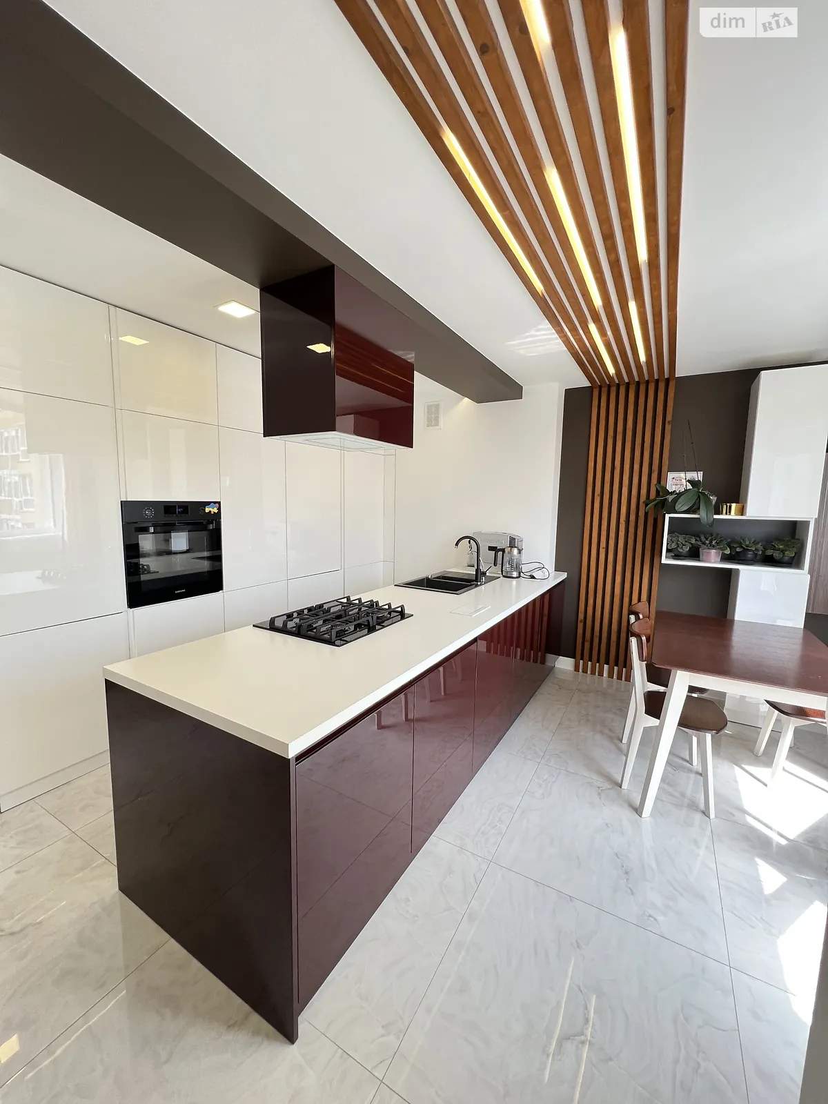 2-комнатная квартира 64 кв. м в Тернополе, ул. Белогорская - фото 1