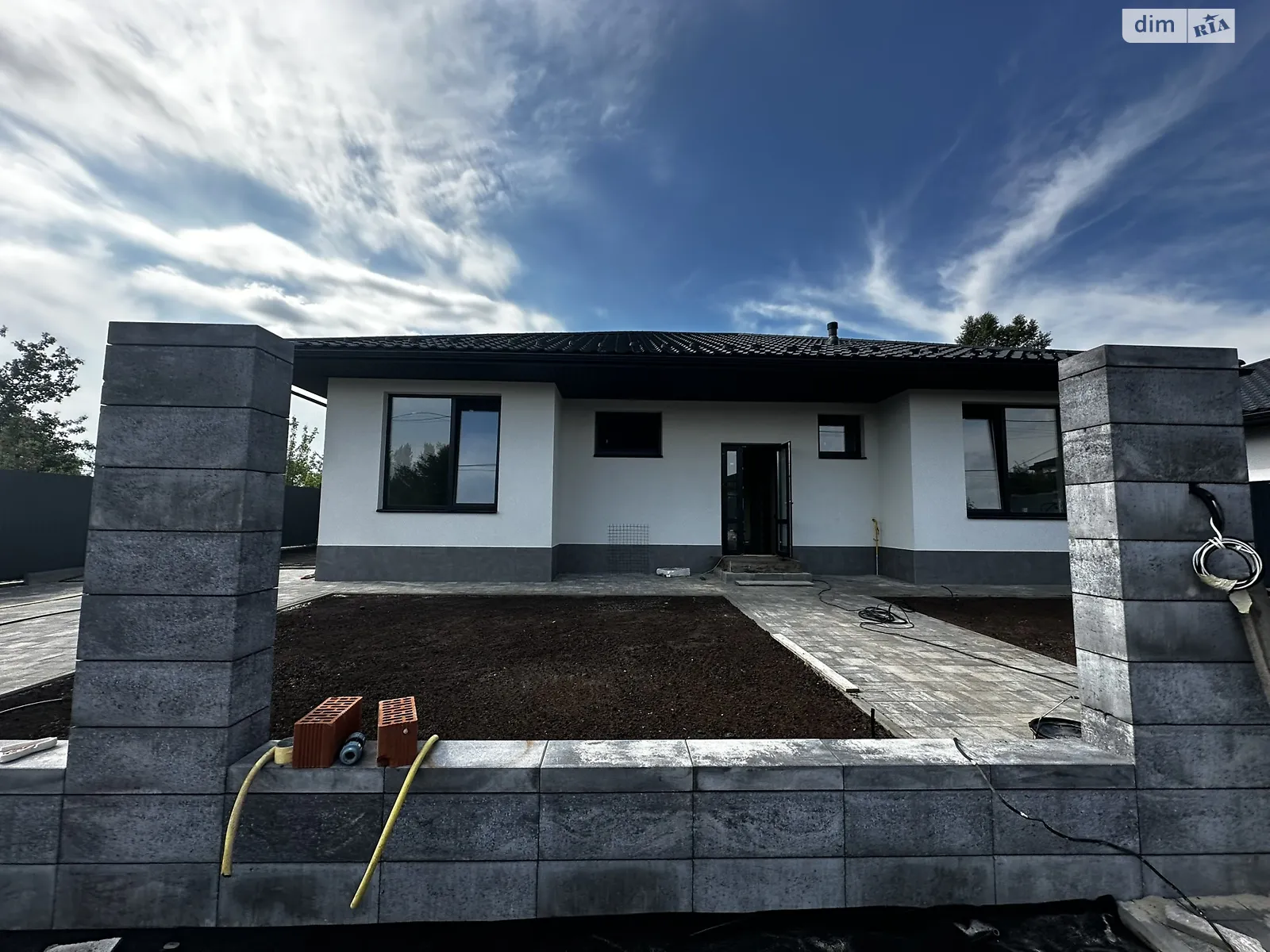 Продается одноэтажный дом 130 кв. м с участком, цена: 250000 $ - фото 1