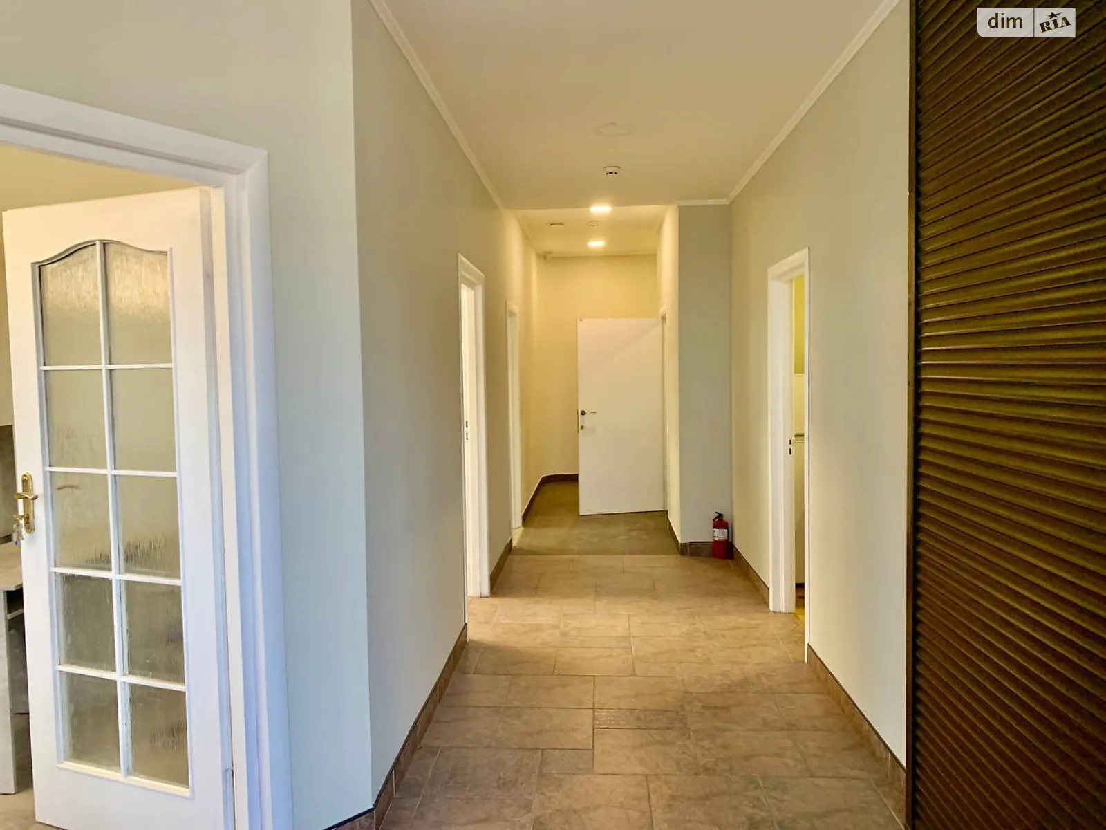 Сдается в аренду офис 132 кв. м в бизнес-центре, цена: 39600 грн - фото 1