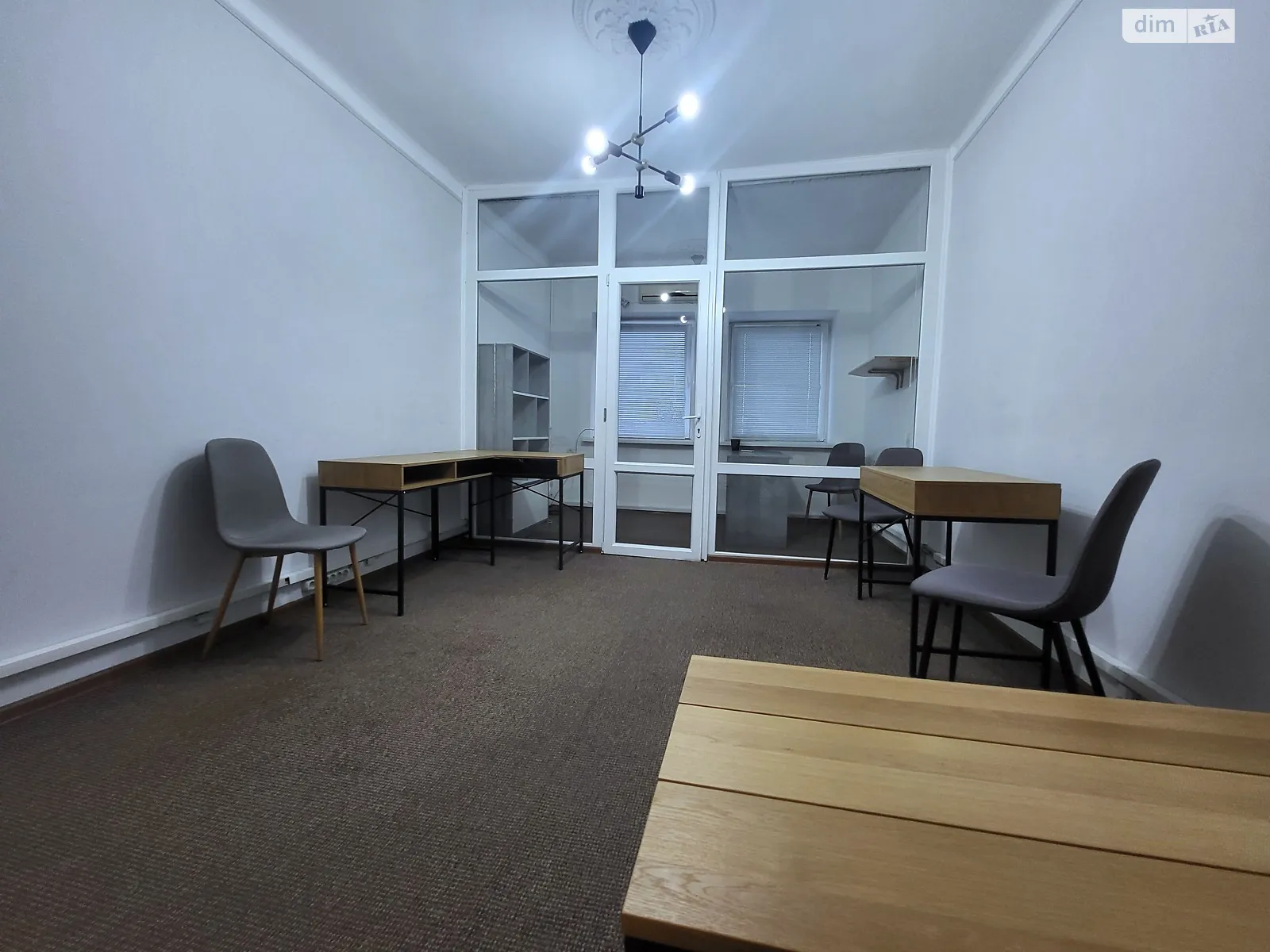 Сдается в аренду офис 27 кв. м в бизнес-центре, цена: 11000 грн - фото 1