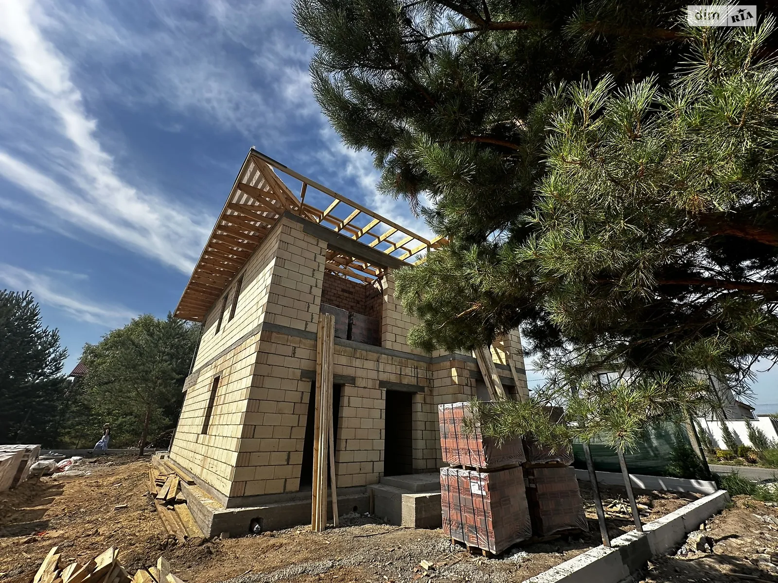 Продается дом на 2 этажа 170 кв. м с баней/сауной, цена: 280000 $ - фото 1