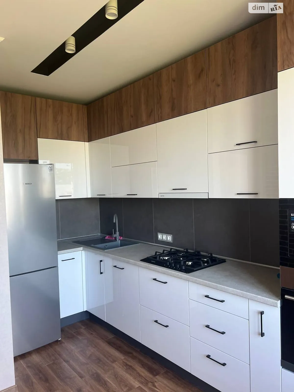 Продається 2-кімнатна квартира 64.9 кв. м у Одесі, вул. Новосельського, 19А - фото 1