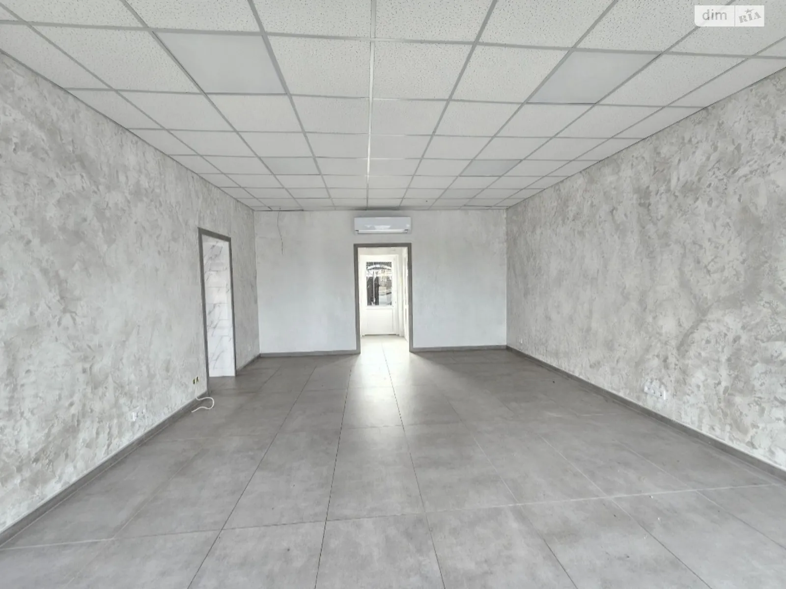 Сдается в аренду помещения свободного назначения 42 кв. м в 3-этажном здании, цена: 16000 грн - фото 1