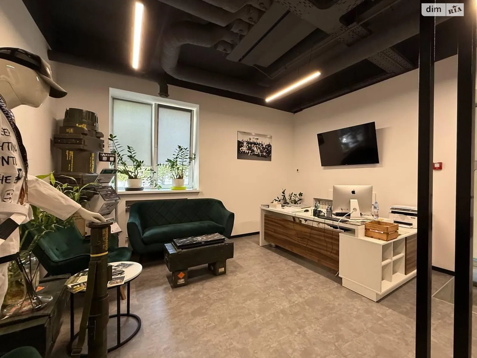 Сдается в аренду офис 200 кв. м в бизнес-центре, цена: 4100 $ - фото 1