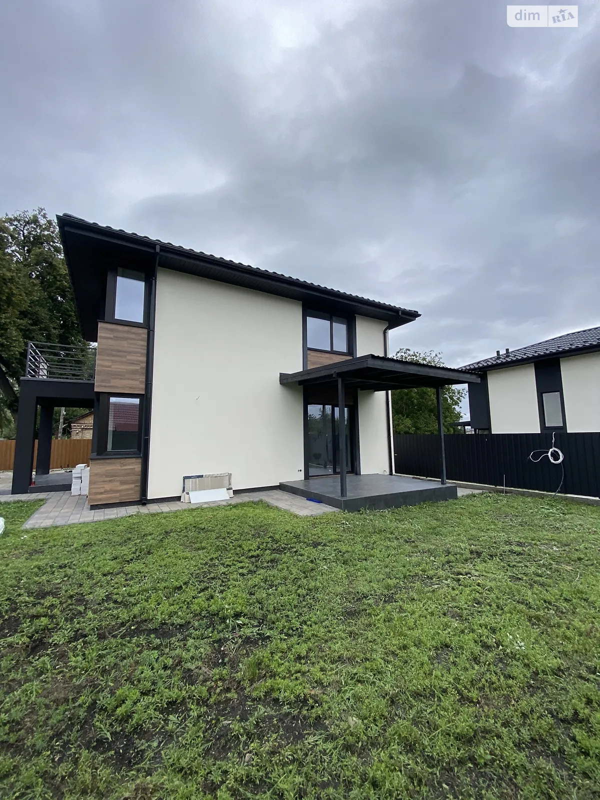 Продается дом на 2 этажа 119 кв. м с гаражом, цена: 195000 $ - фото 1