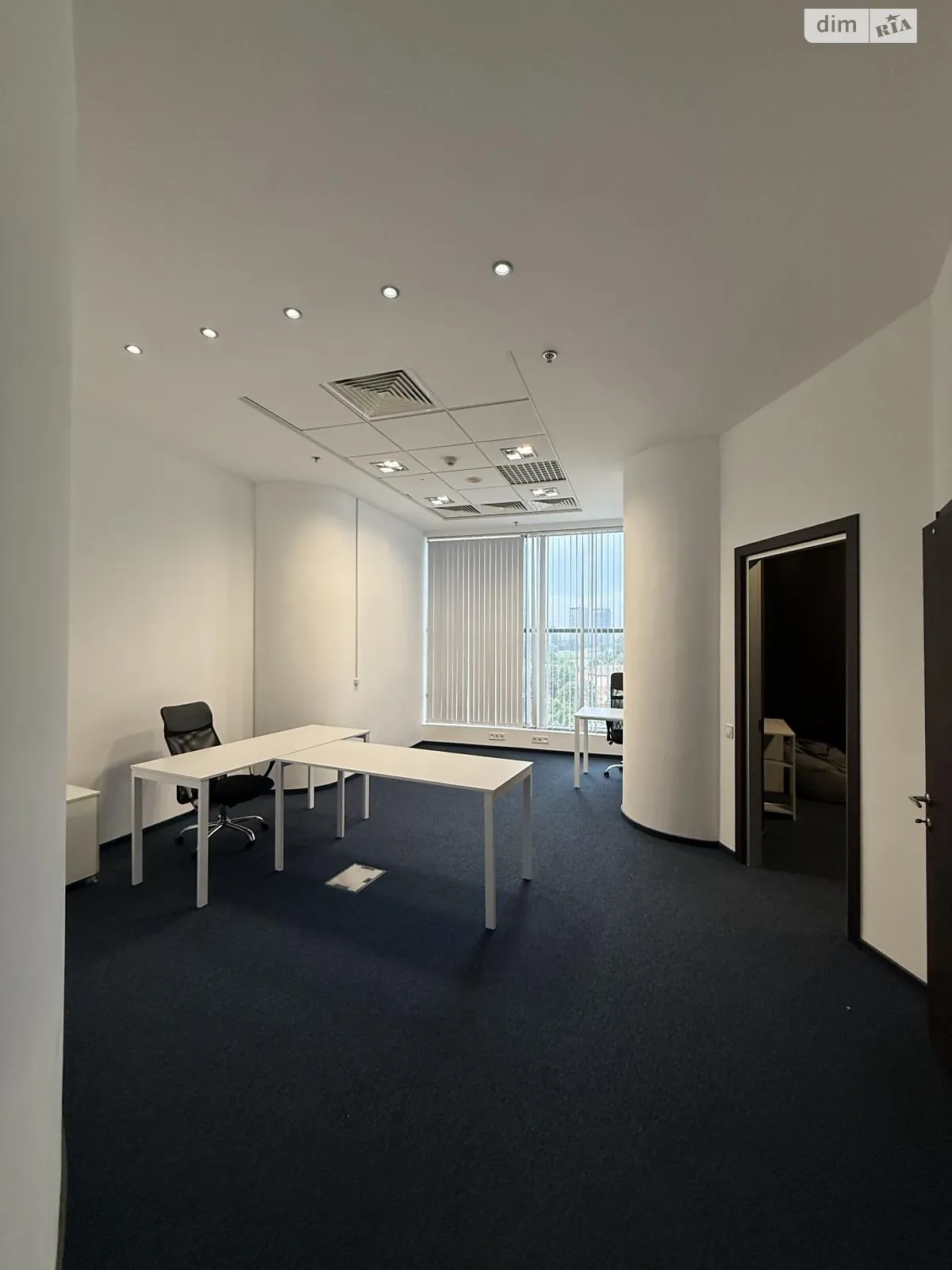 Сдается в аренду офис 350 кв. м в бизнес-центре, цена: 14700 $ - фото 1