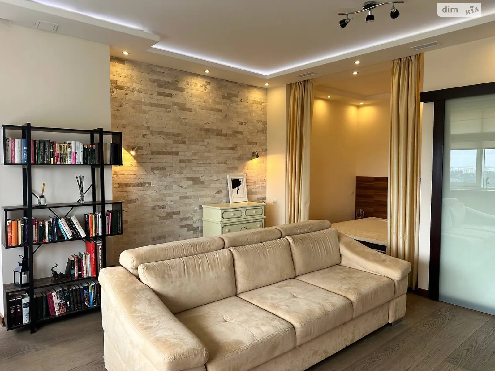 Продается 1-комнатная квартира 70.9 кв. м в Киеве, бул. Леси Украинки, 7А - фото 1