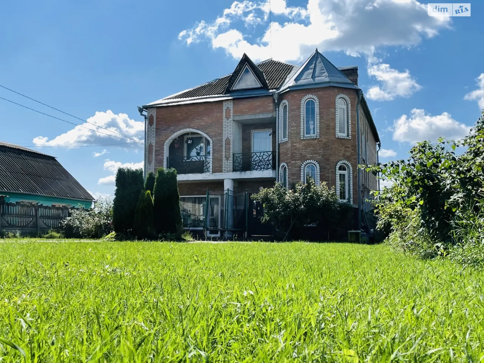 Продается дом на 2 этажа 202.5 кв. м с камином, цена: 159900 $ - фото 1