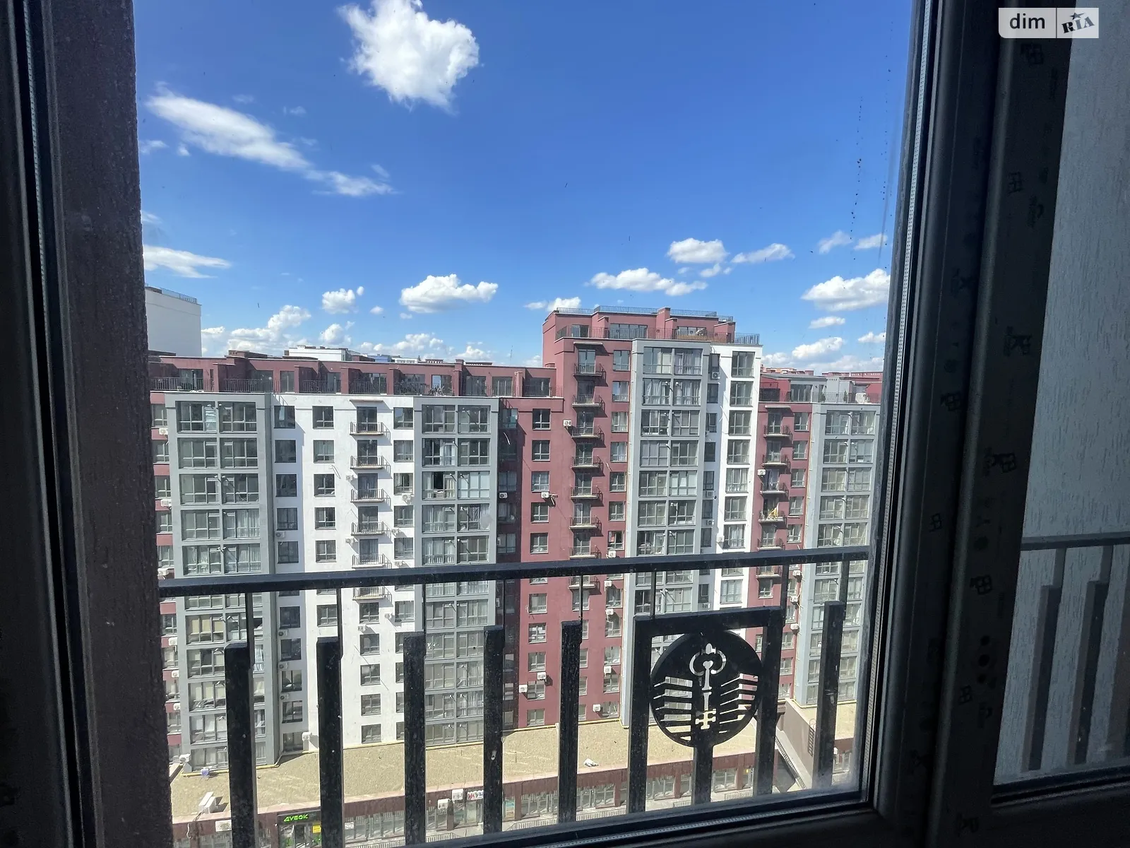 Продается 3-комнатная квартира 95 кв. м в Ивано-Франковске, ул. Княгинин - фото 1