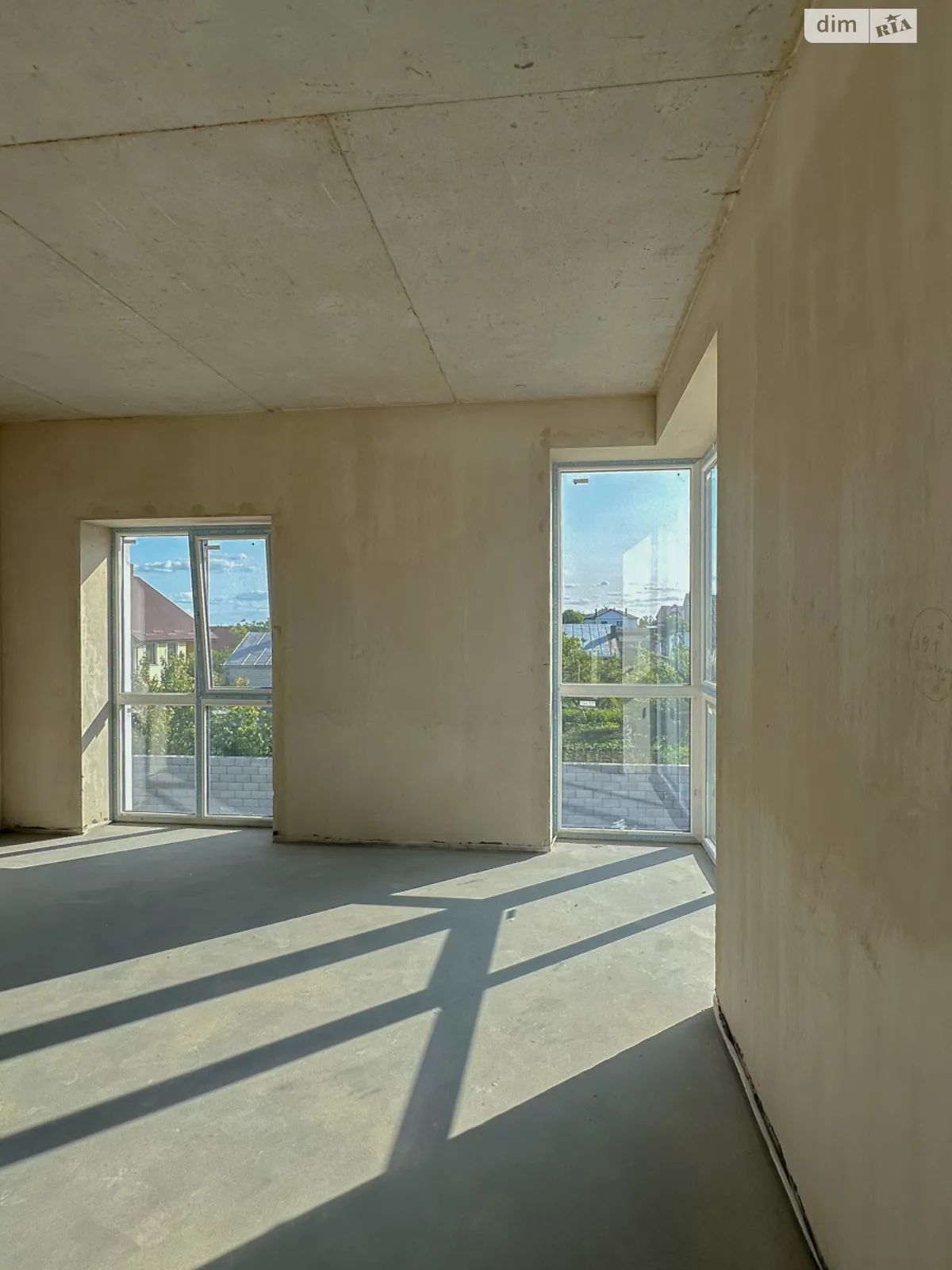 Продается 2-комнатная квартира 64 кв. м в Ровно, ул. Красногорская, 26 - фото 1