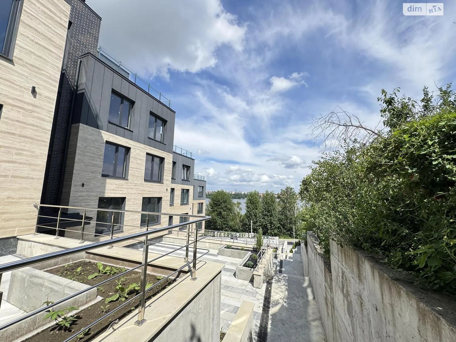 2-комнатная квартира 118 кв. м в Тернополе, ул. Подгорная - фото 1