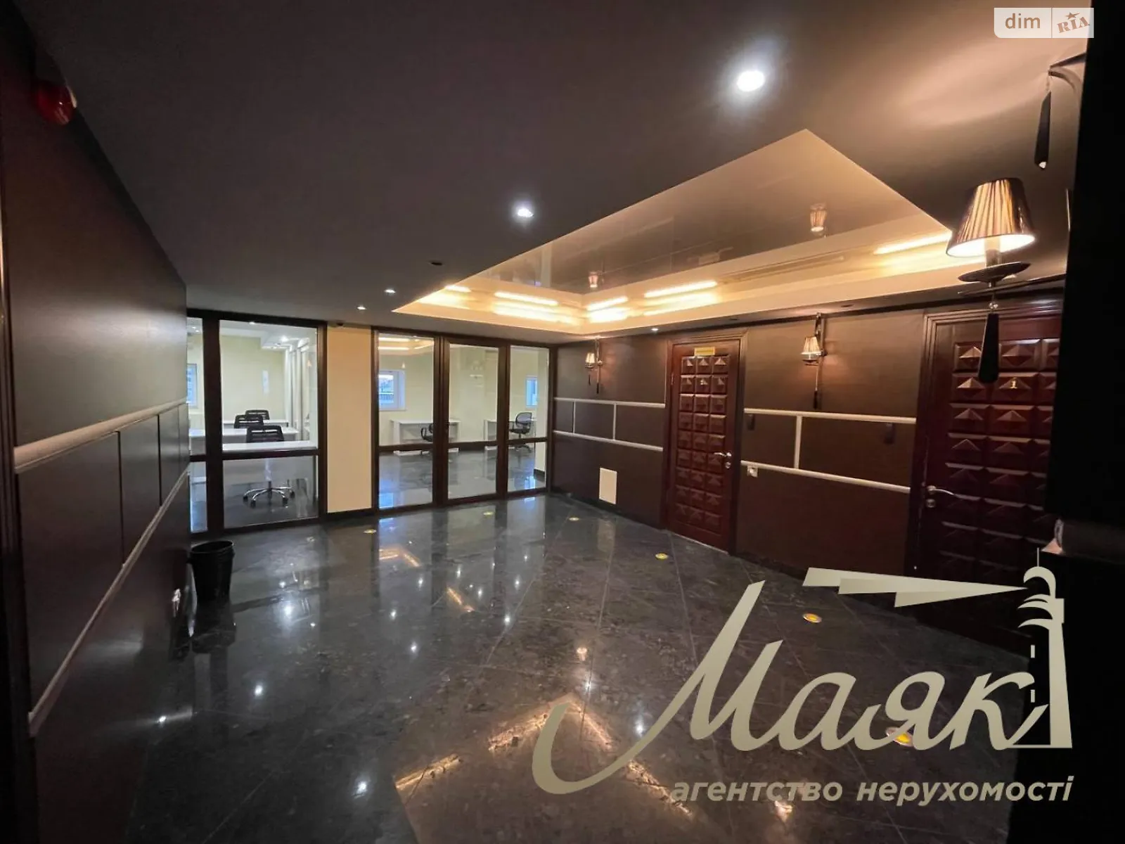 Сдается в аренду офис 230 кв. м в бизнес-центре, цена: 55000 грн - фото 1