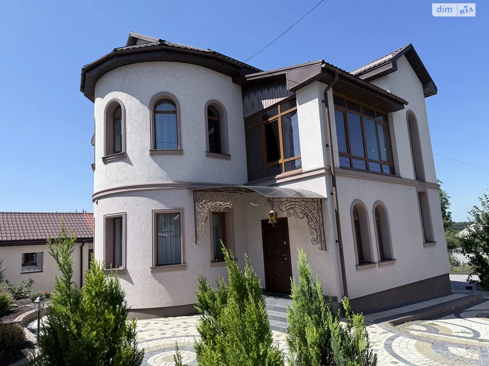 Продается дом на 2 этажа 200 кв. м с подвалом, цена: 210000 $ - фото 1