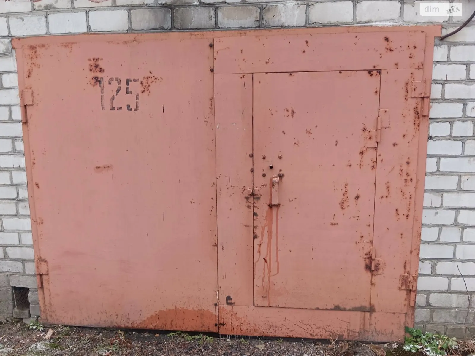 Продается место в гаражном кооперативе под легковое авто на 19 кв. м, цена: 5500 $ - фото 1