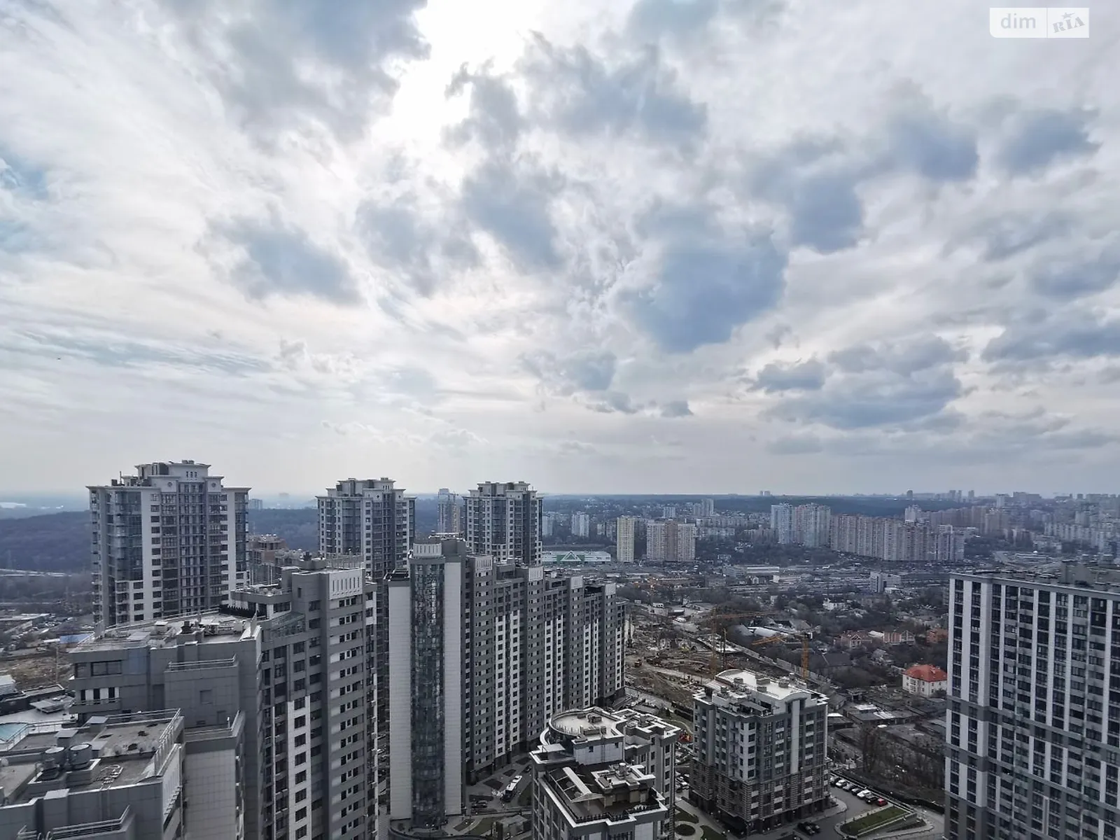 Продается 4-комнатная квартира 175 кв. м в Киеве, ул. Андрея Верхогляда(Драгомирова), 14А - фото 1