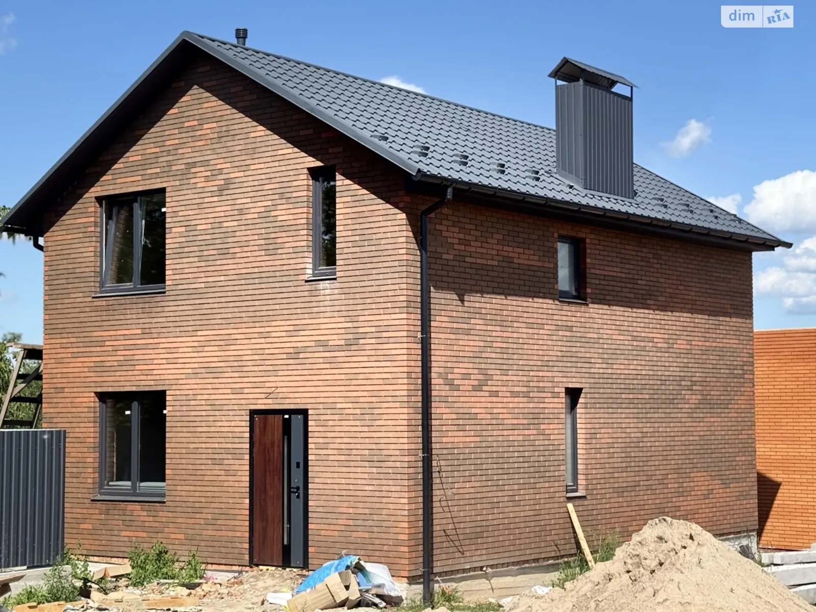 Продается дом на 2 этажа 110 кв. м с камином, цена: 80000 $ - фото 1