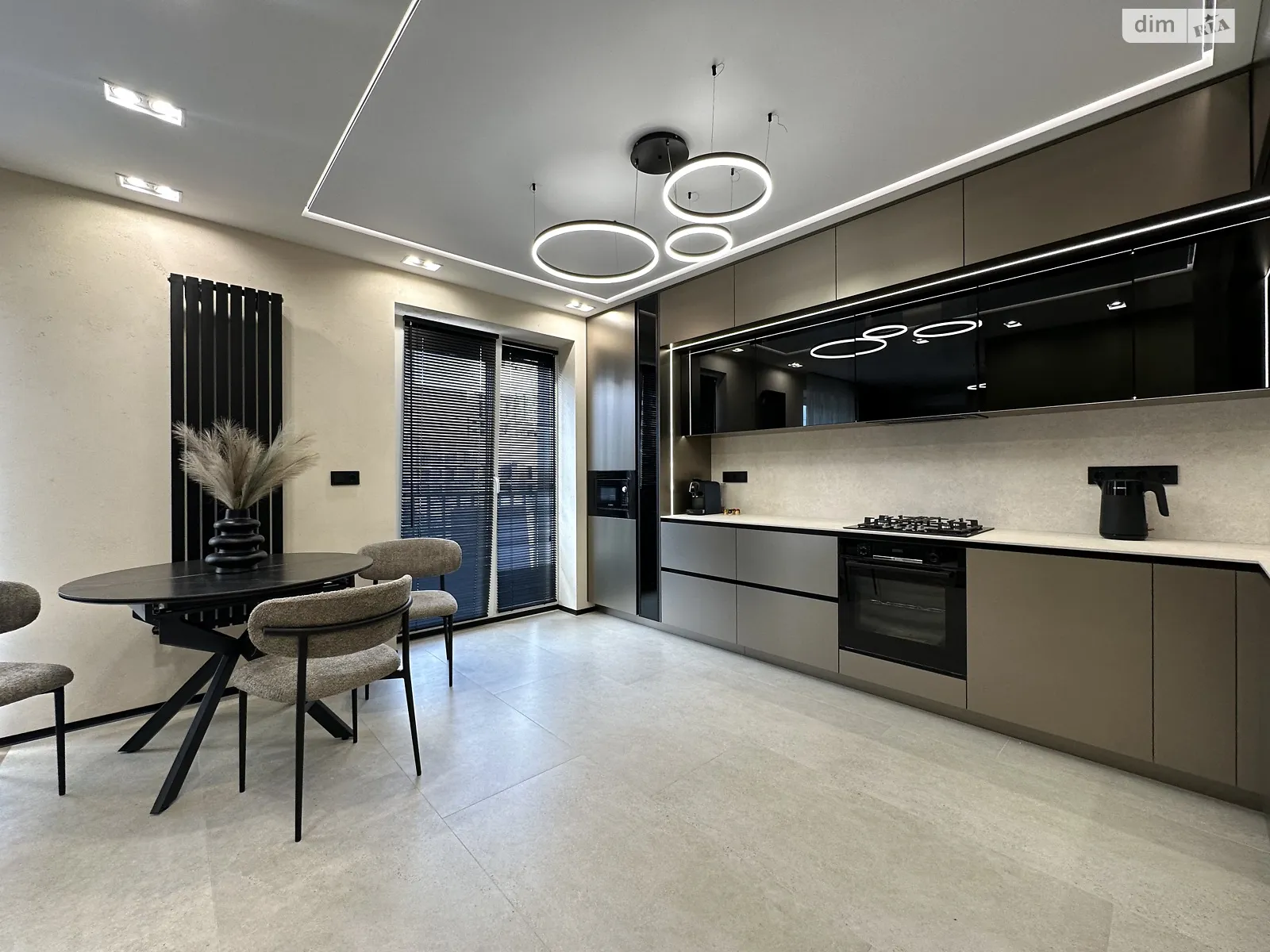 Продается 3-комнатная квартира 93.6 кв. м в Ивано-Франковске, ул. Юліана Пелеша(Крайковского), 5 корпус 2 - фото 1