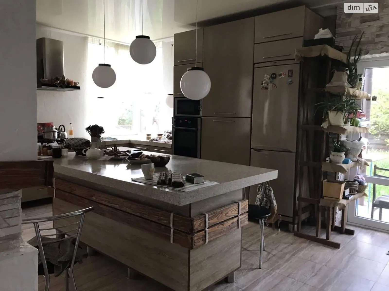 Здається в оренду будинок 2 поверховий 220 кв. м з подвалом, цена: 999 $ - фото 1