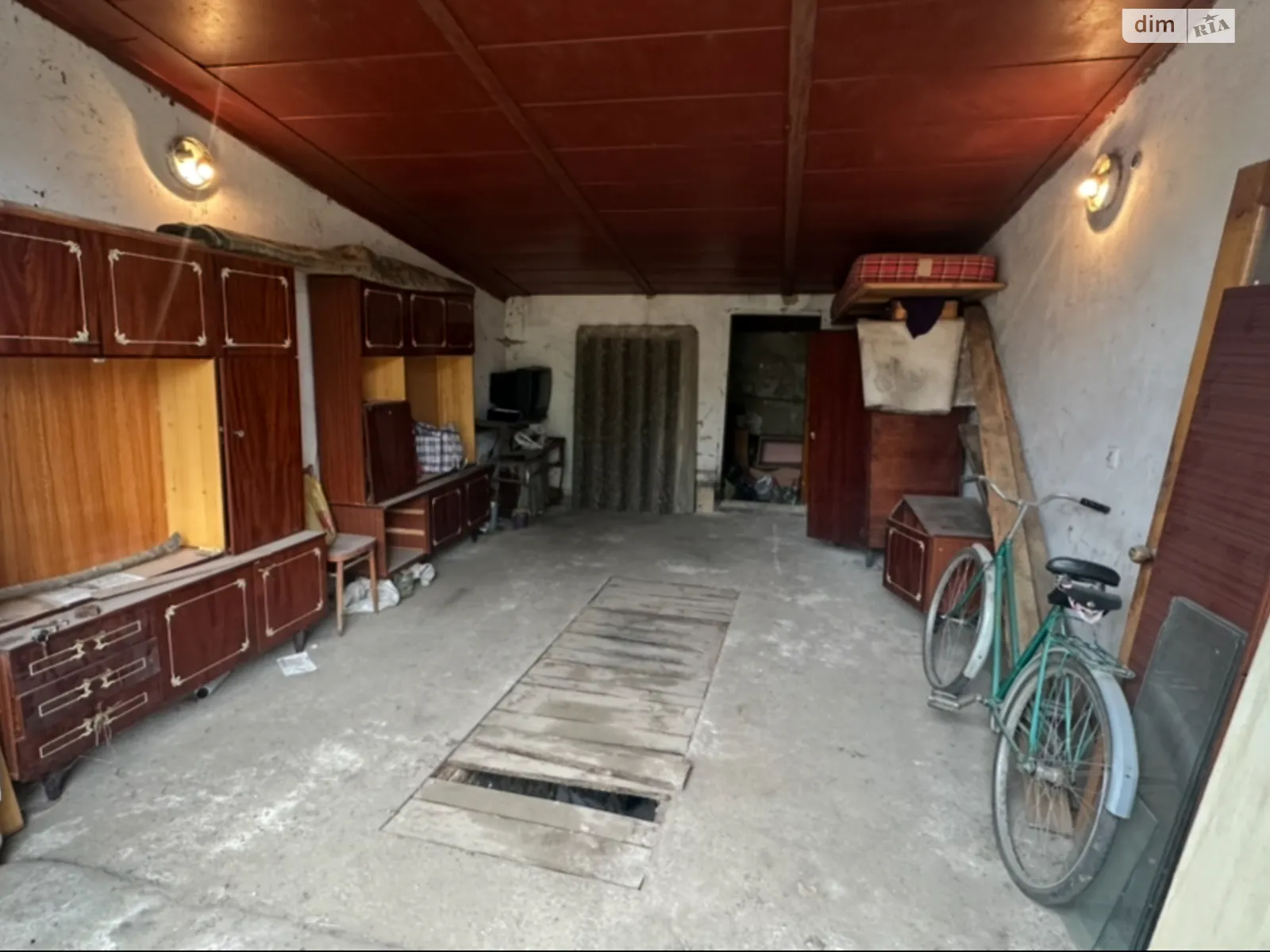 Продается отдельно стоящий гараж под легковое авто на 28 кв. м, цена: 10000 $ - фото 1