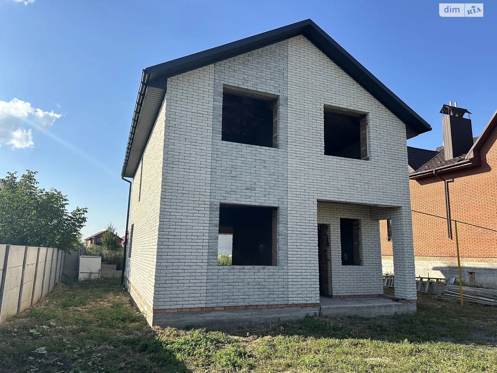 Продается дом на 2 этажа 115 кв. м с подвалом, цена: 92000 $ - фото 1