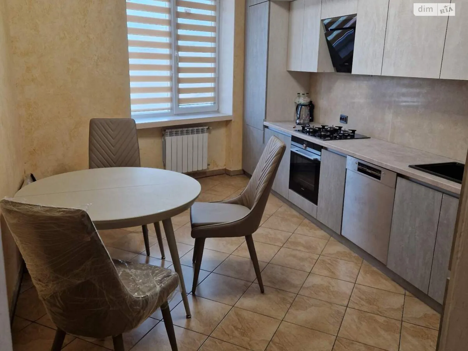 1-комнатная квартира 52 кв. м в Луцке, ул. Кравчука, 42А - фото 1