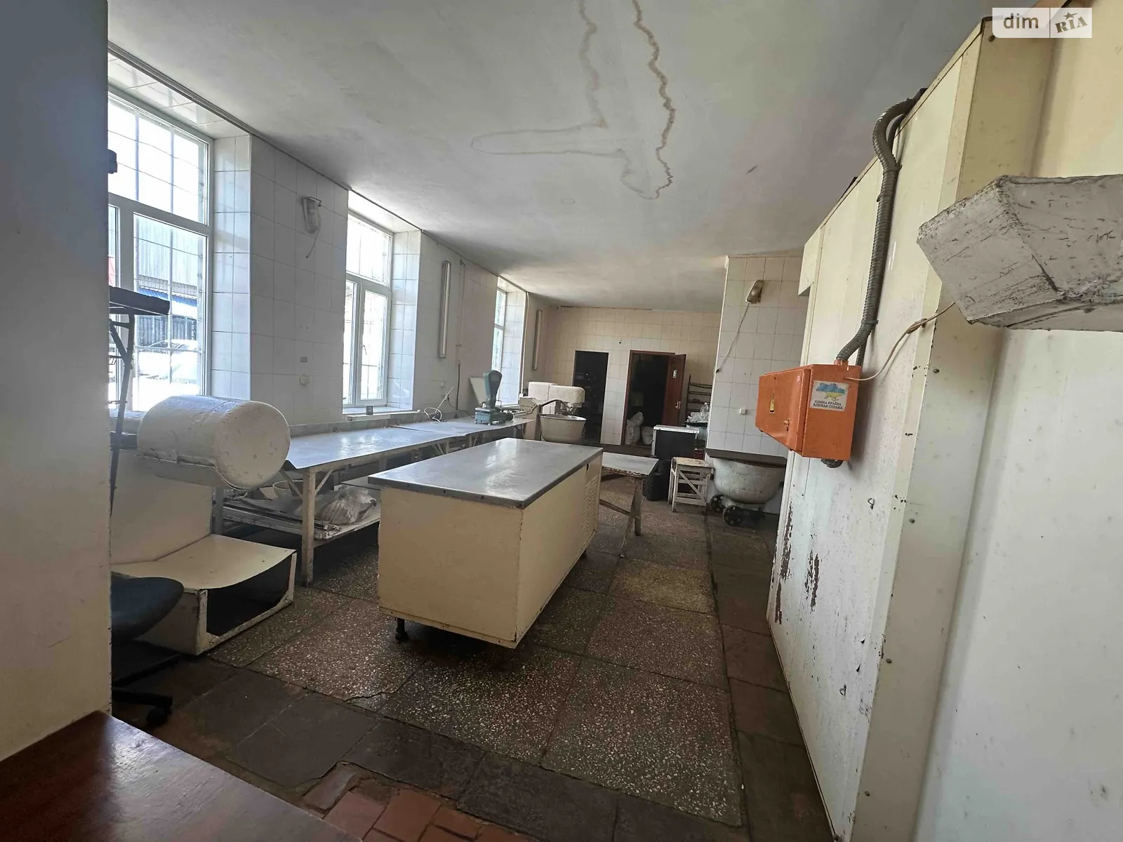 Сдается в аренду помещения свободного назначения 135 кв. м в 1-этажном здании, цена: 25000 грн - фото 1