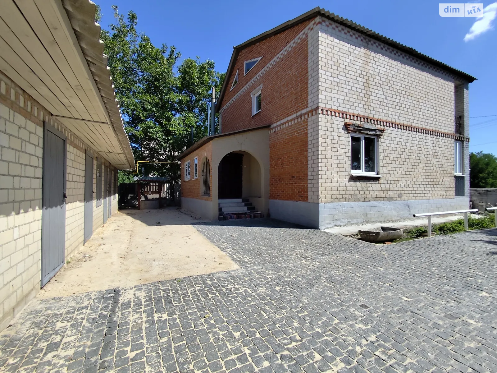 Продается дом на 2 этажа 251.7 кв. м с гаражом, цена: 65005 $ - фото 1
