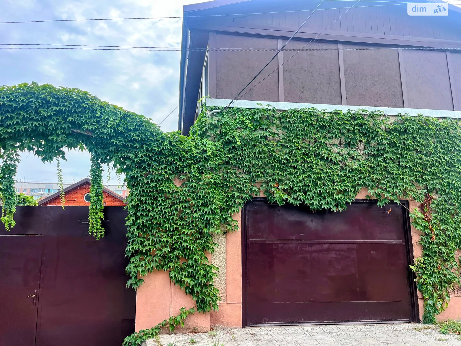 Продается дом на 2 этажа 311.5 кв. м с баней/сауной, цена: 68000 $ - фото 1