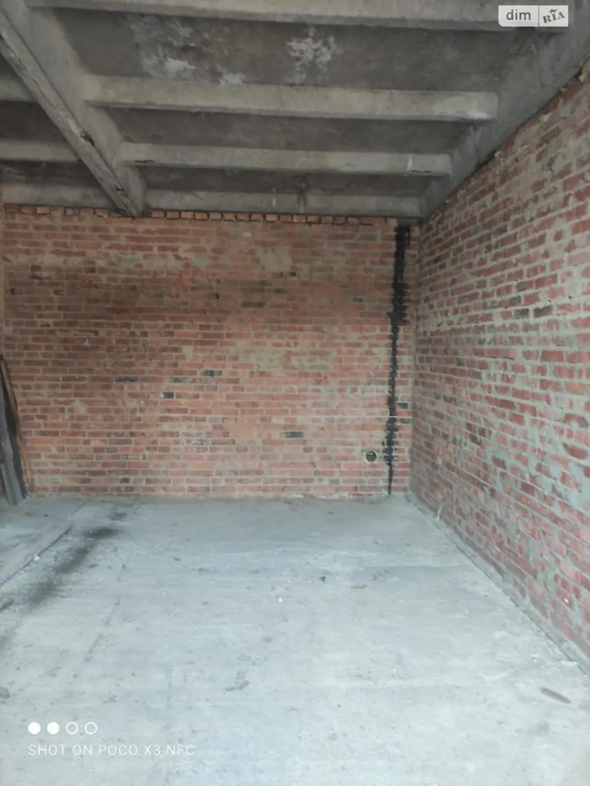 Продается место в гаражном кооперативе под легковое авто на 24 кв. м, цена: 5000 $ - фото 1