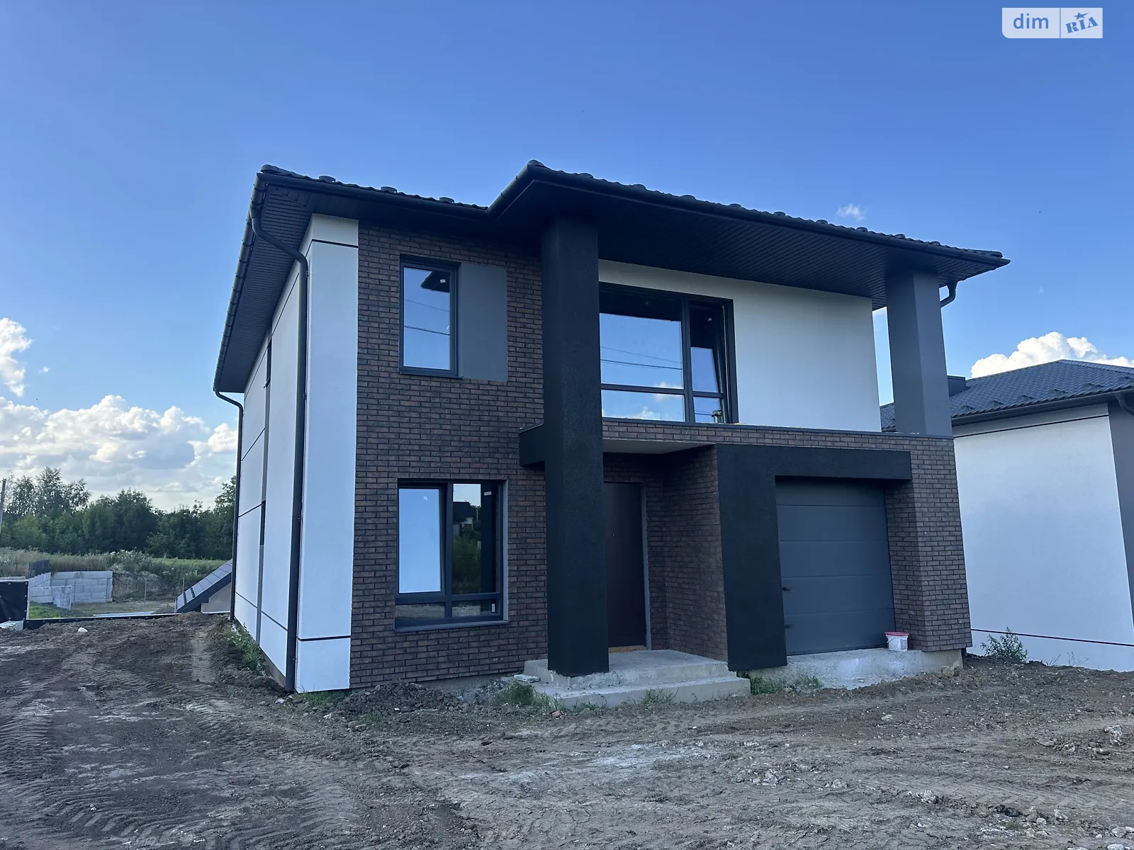 Продается дом на 2 этажа 160 кв. м с участком, цена: 100000 $ - фото 1