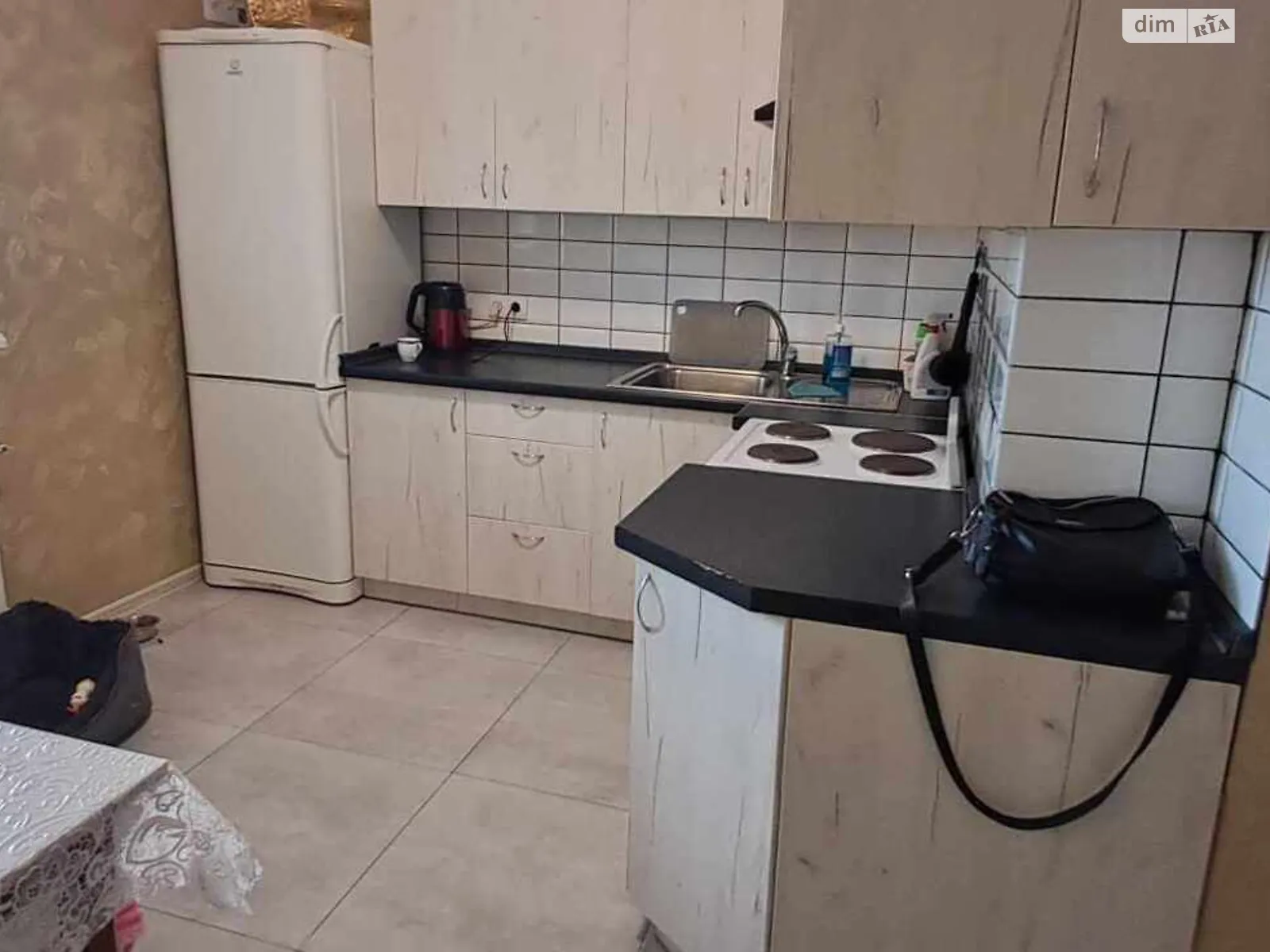 Продается 1-комнатная квартира 40 кв. м в Киеве, ул. Рональда Рейгана(Теодора Драйзера), 40 - фото 1
