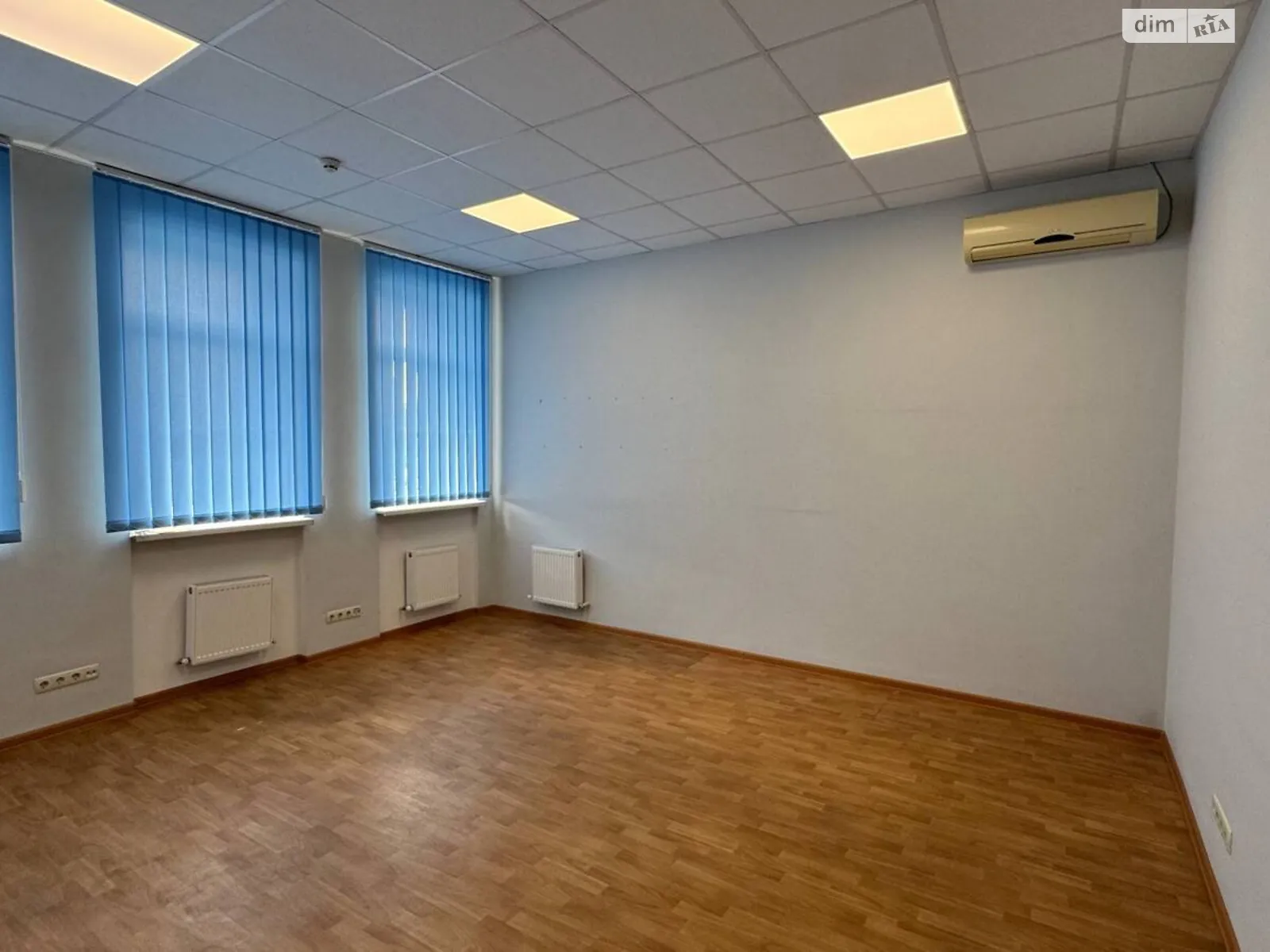 Сдается в аренду офис 51.86 кв. м в бизнес-центре, цена: 14000 грн - фото 1