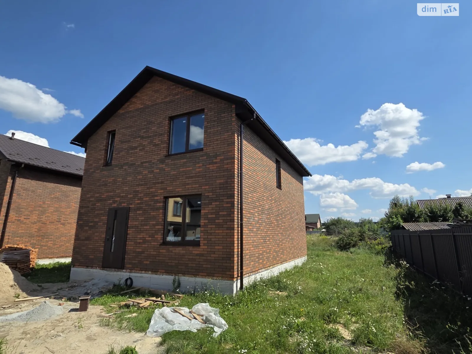 Продается дом на 2 этажа 107 кв. м с садом, цена: 89000 $ - фото 1