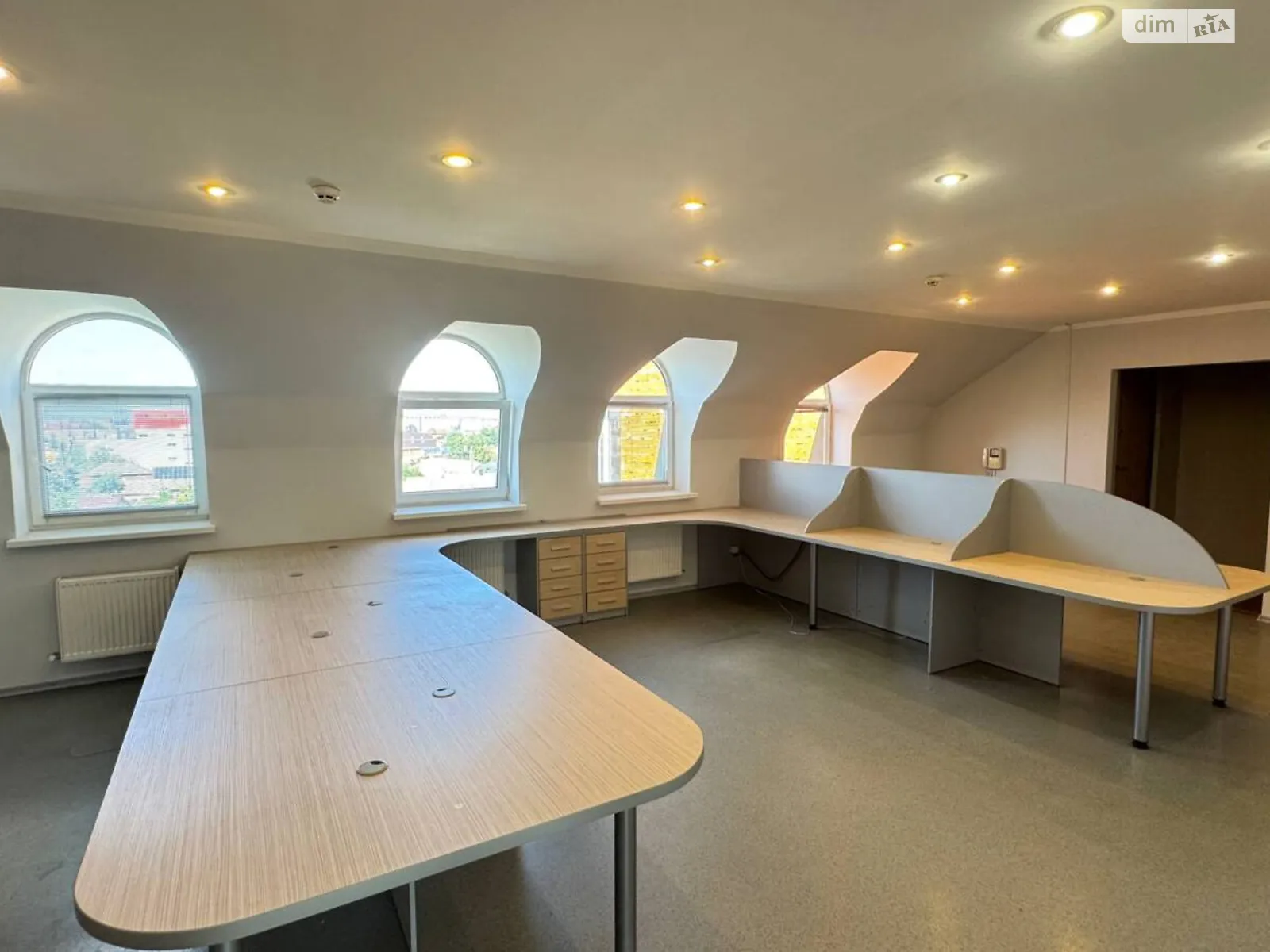 Сдается в аренду офис 167 кв. м в бизнес-центре, цена: 28390 грн - фото 1