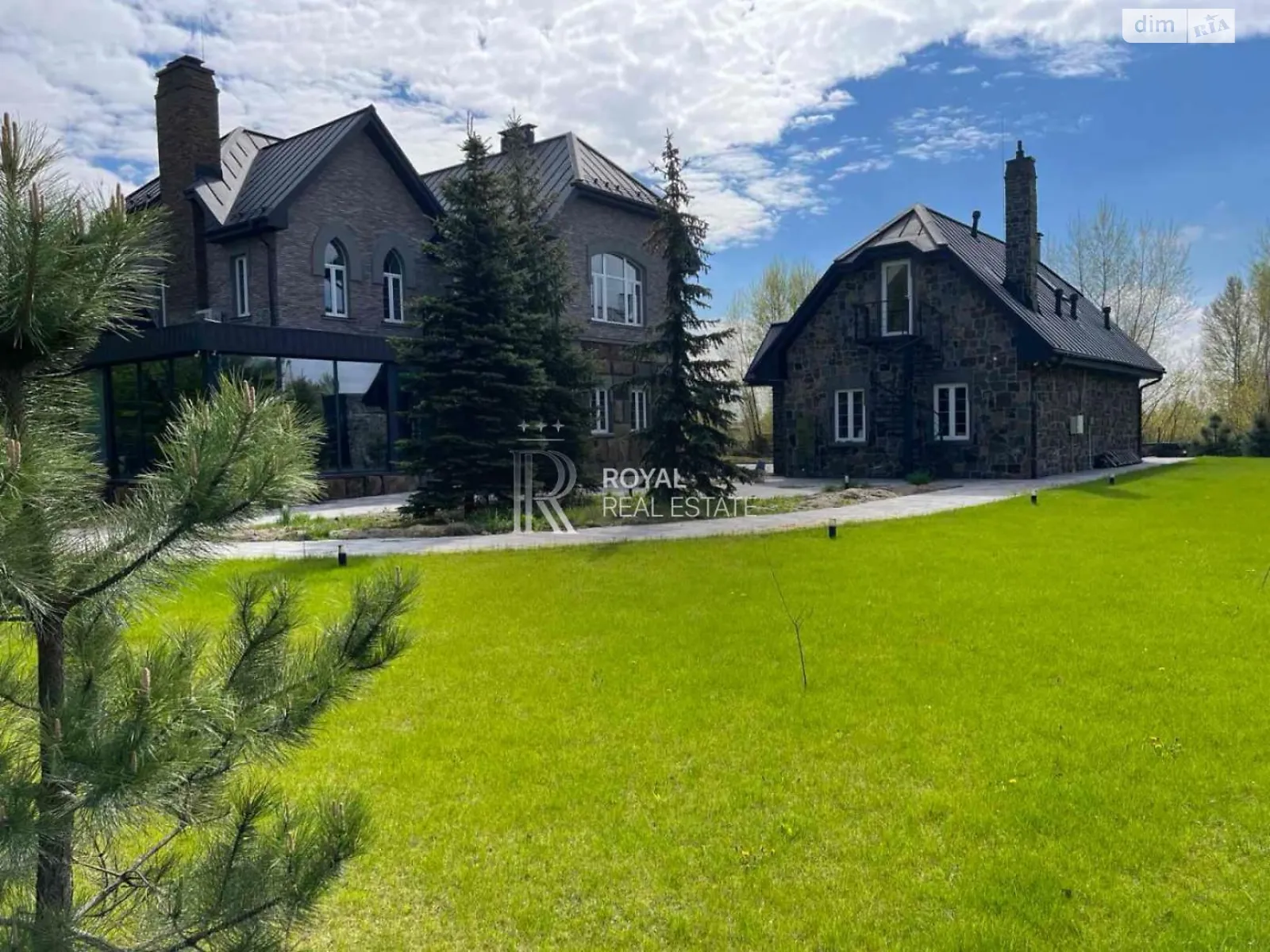 Сдается в аренду дом на 2 этажа 650 кв. м с камином, цена: 15000 $ - фото 1