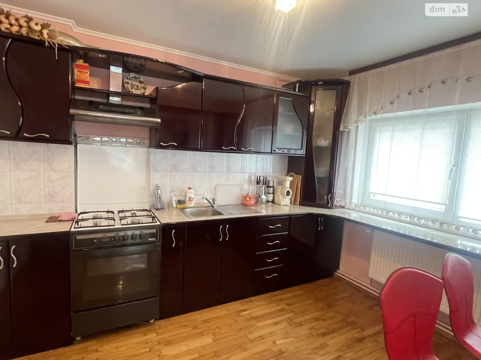 Продается дом на 3 этажа 240 кв. м с бассейном, цена: 156000 $ - фото 1