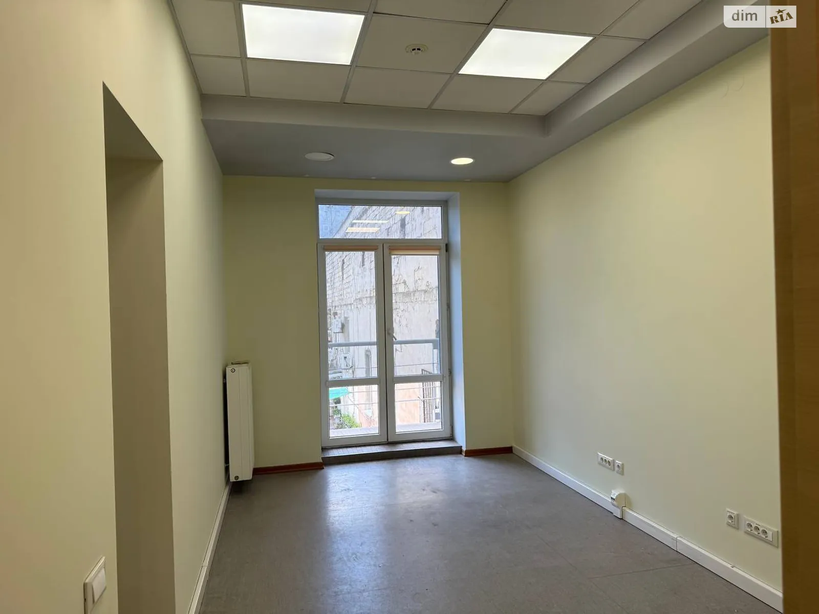 Сдается в аренду офис 972 кв. м в бизнес-центре, цена: 9000 $ - фото 1