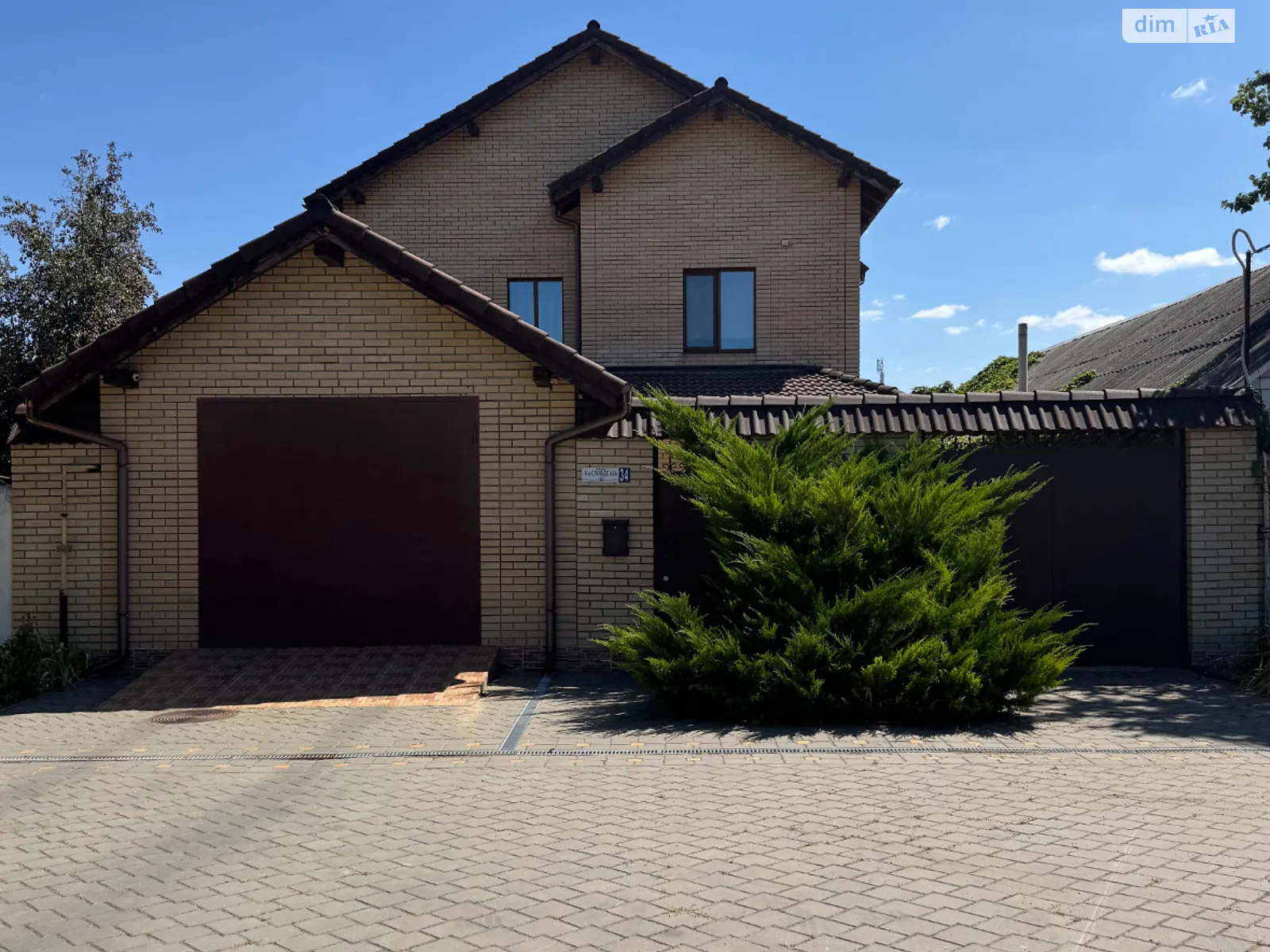 Продается дом на 2 этажа 250 кв. м с участком, цена: 185000 $ - фото 1