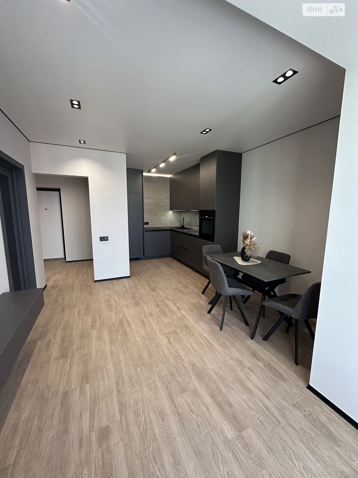 Продается 1-комнатная квартира 40.5 кв. м в Ровно, ул. Единства, 15 - фото 1