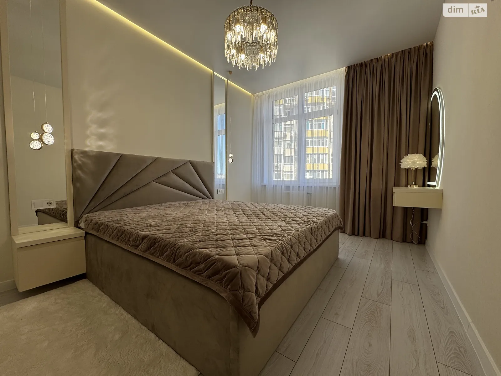 Продается 1-комнатная квартира 42 кв. м в Одессе, ул. Краснова, 1А - фото 1