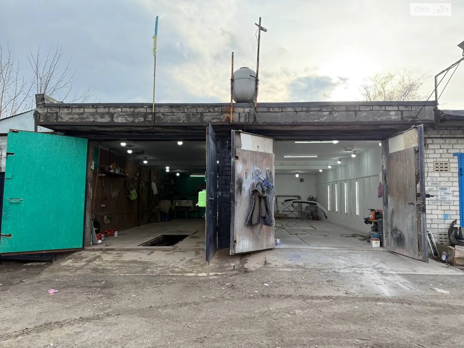Сдается в аренду место в гаражном кооперативе под грузовик / автобус на 227.5 кв. м, цена: 36000 грн - фото 1