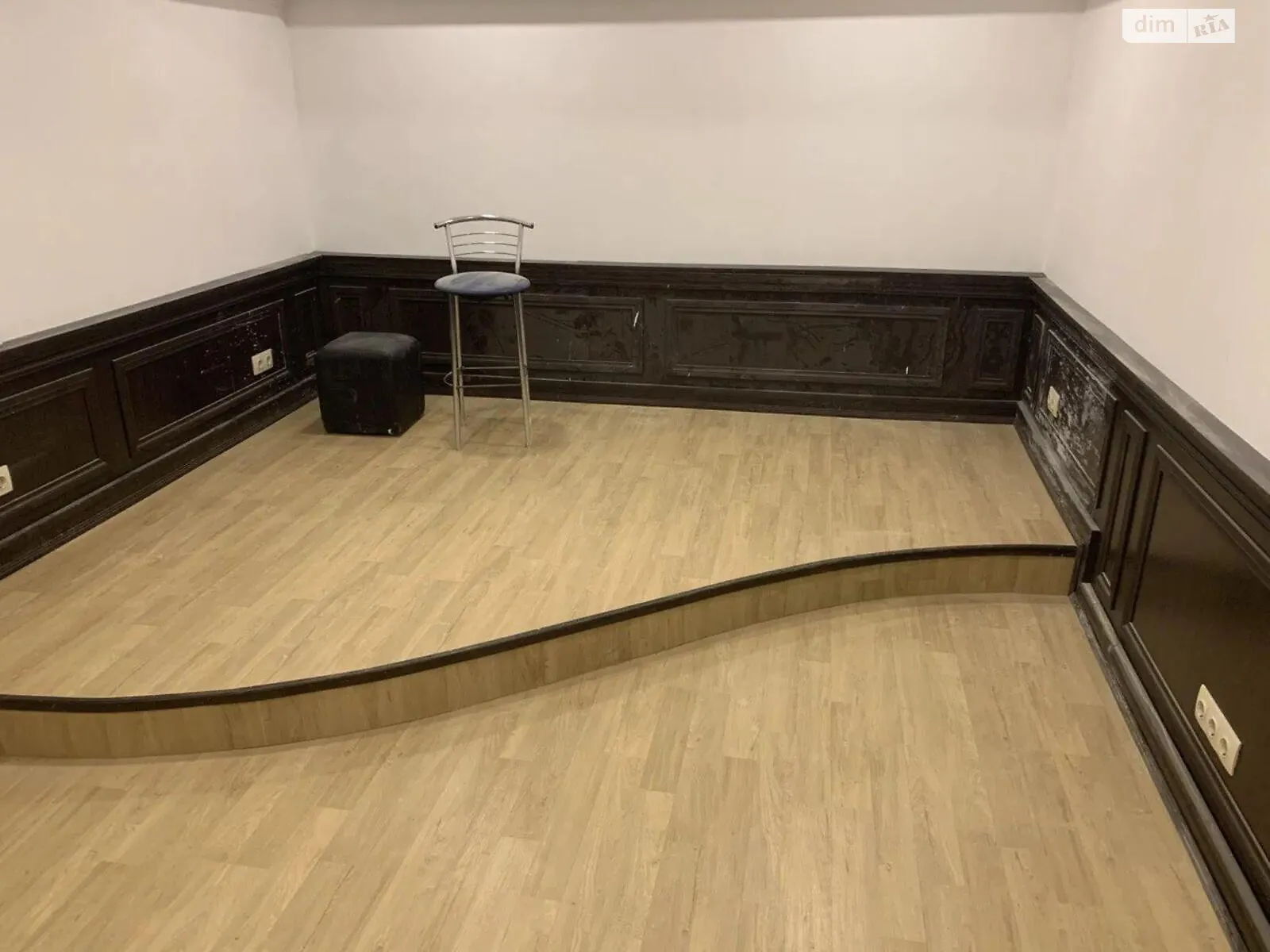 Продается офис 78 кв. м в бизнес-центре, цена: 120000 $ - фото 1