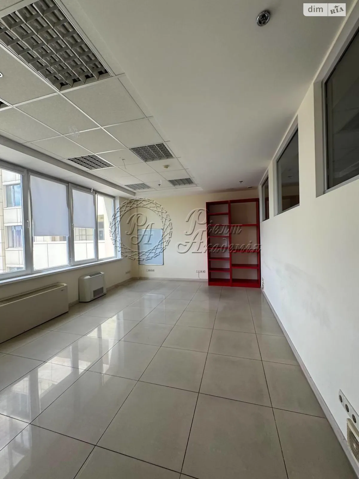 Сдается в аренду офис 119.6 кв. м в бизнес-центре, цена: 1440 $ - фото 1