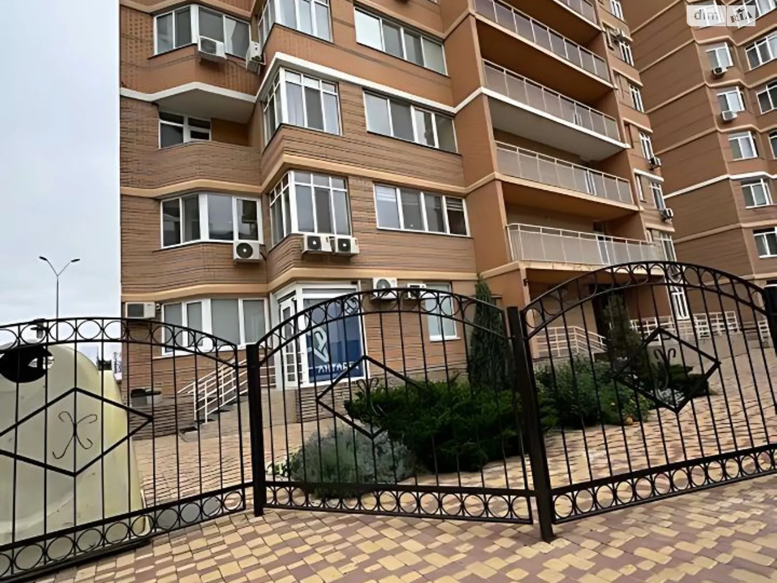 Продается 1-комнатная квартира 45.7 кв. м в Одессе, ул. Балковская, 137Г - фото 1