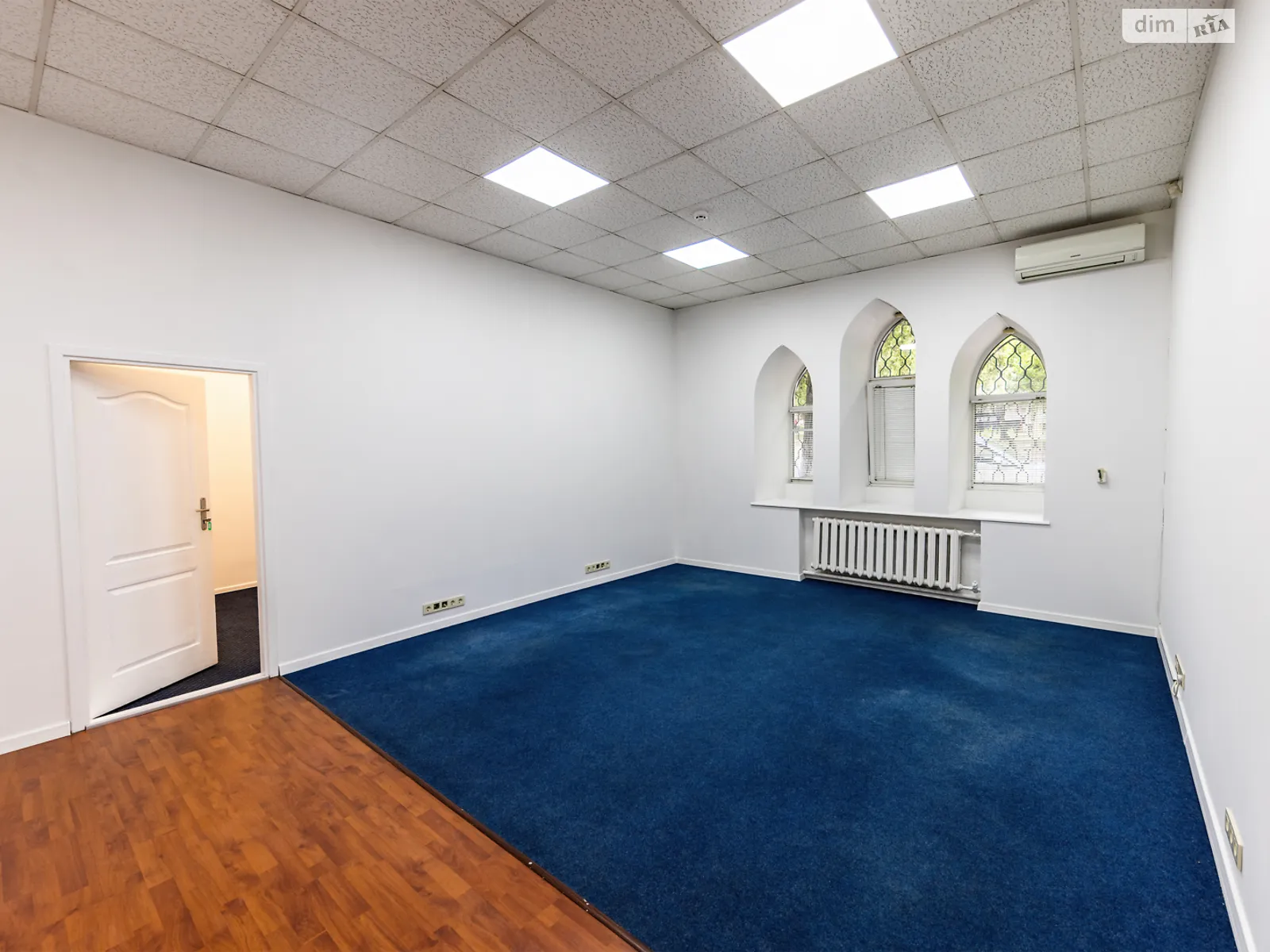 Сдается в аренду офис 135 кв. м в бизнес-центре, цена: 1400 $ - фото 1